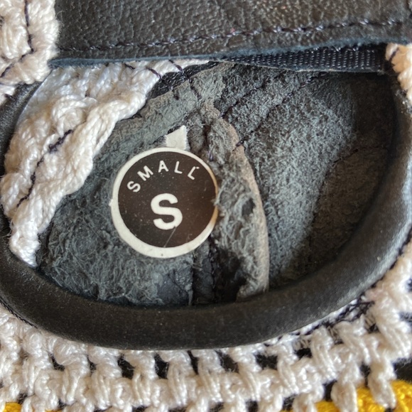 Fingerless Gloves Crochet & leather with Stripes - Picture 5 of 13